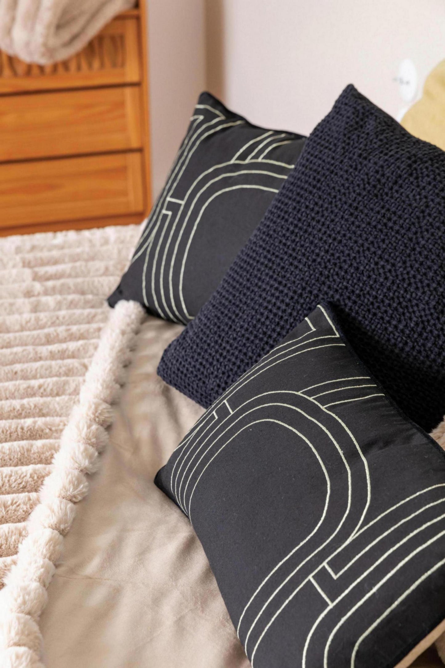 Coussin uni Maia Caviar 45 x 45