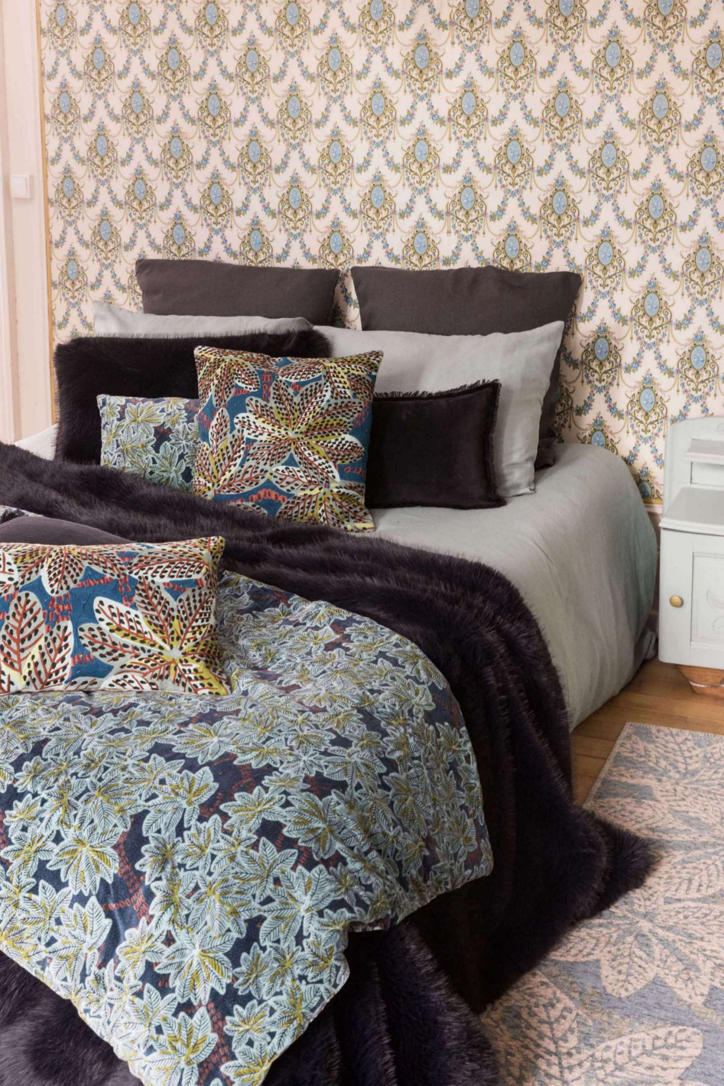 Coussin brodé Ariane Pétrole 45 x 45