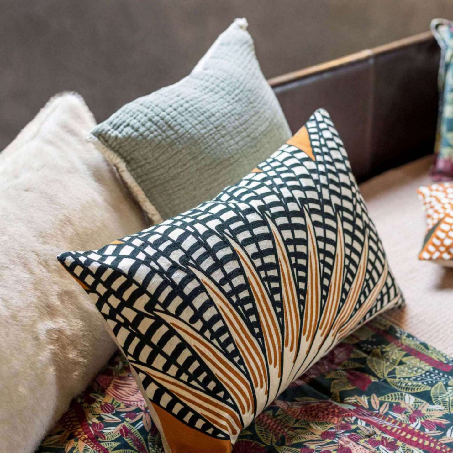 Coussin brodé Ewan Cuivre 30 x 50