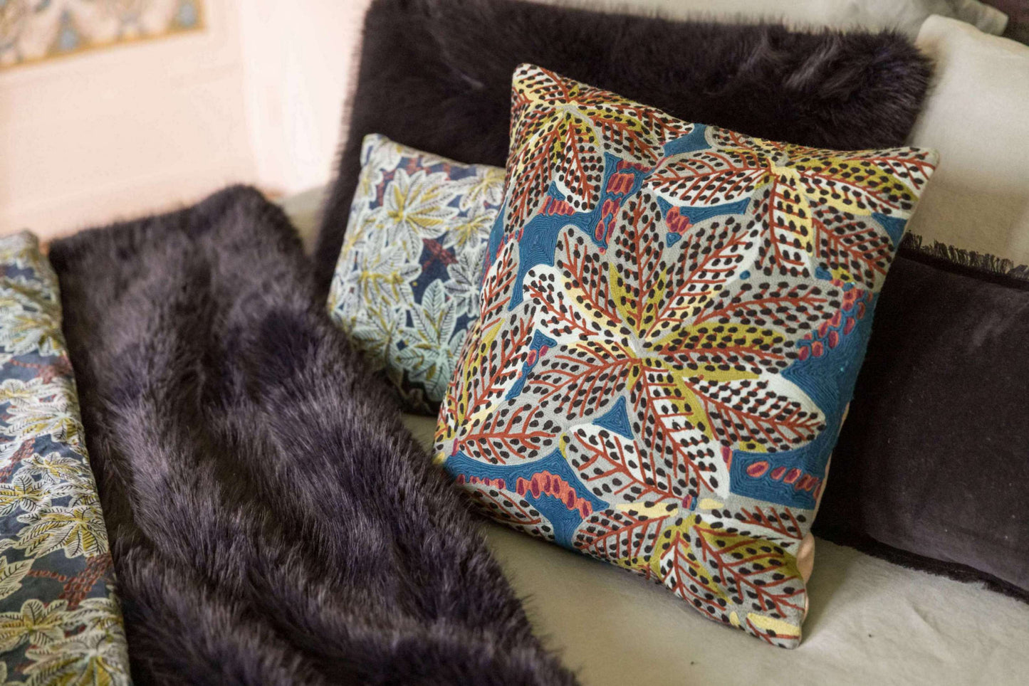 Coussin brodé Ariane Pétrole 45 x 45