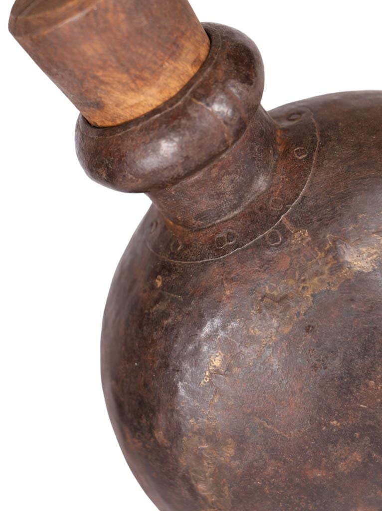 Flacon vintage en métal patiné et recyclé GLOBO 34cm